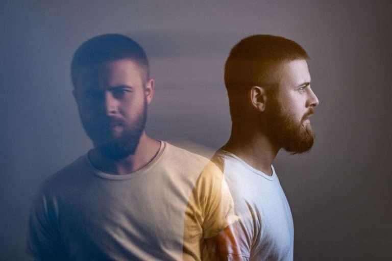 Κέντρο Ψυχοθεραπείας Η διαταραχή ελλειμματικής προσοχής-υπερκινητικότητας (ΔΕΠΥ) προκαλεί παρορμητική ή υπερκινητική συμπεριφορά. Τα άτομα με ΔΕΠΥ μπορεί να έχουν συναισθηματικές εκρήξεις ή προβλήματα συγκέντρωσης.